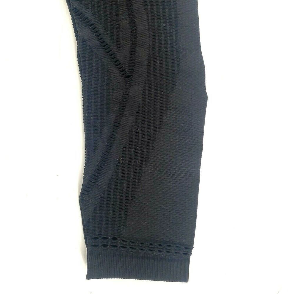 Fabletics Top Seamless Compression Mesh Crop - Picture 8 of 12